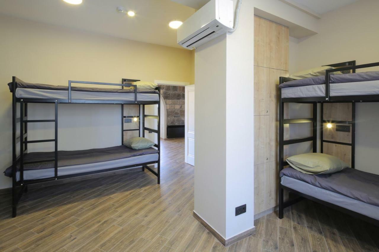 Highland Hostel エレバン エクステリア 写真