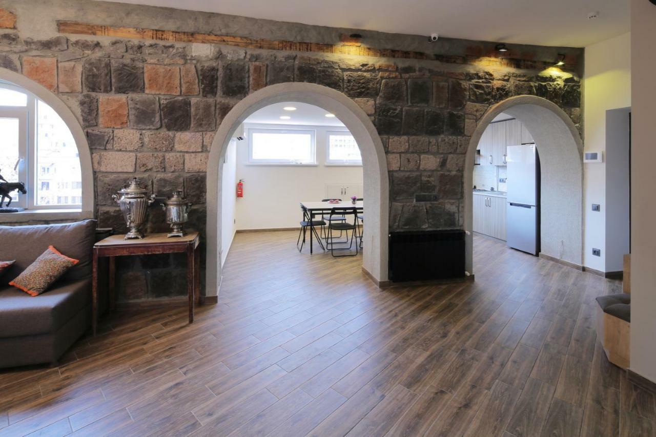 Highland Hostel エレバン エクステリア 写真