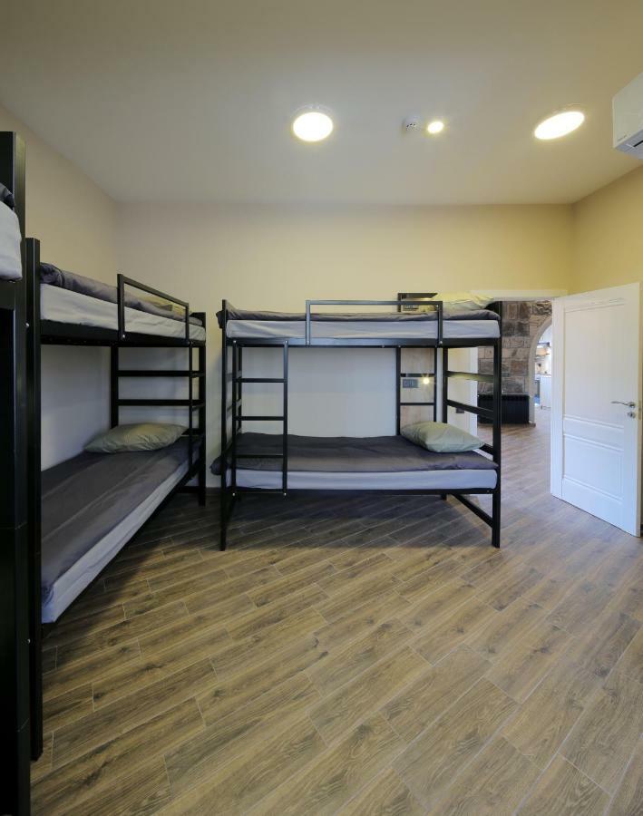 Highland Hostel エレバン エクステリア 写真