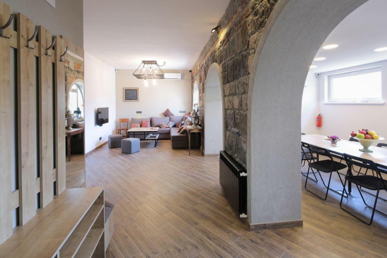 Highland Hostel エレバン エクステリア 写真