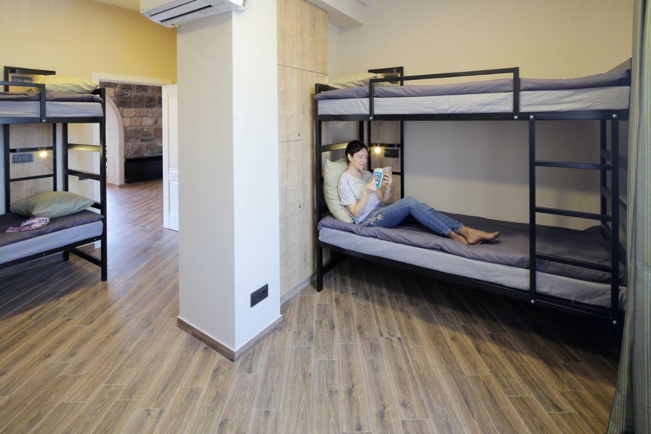 Highland Hostel エレバン エクステリア 写真
