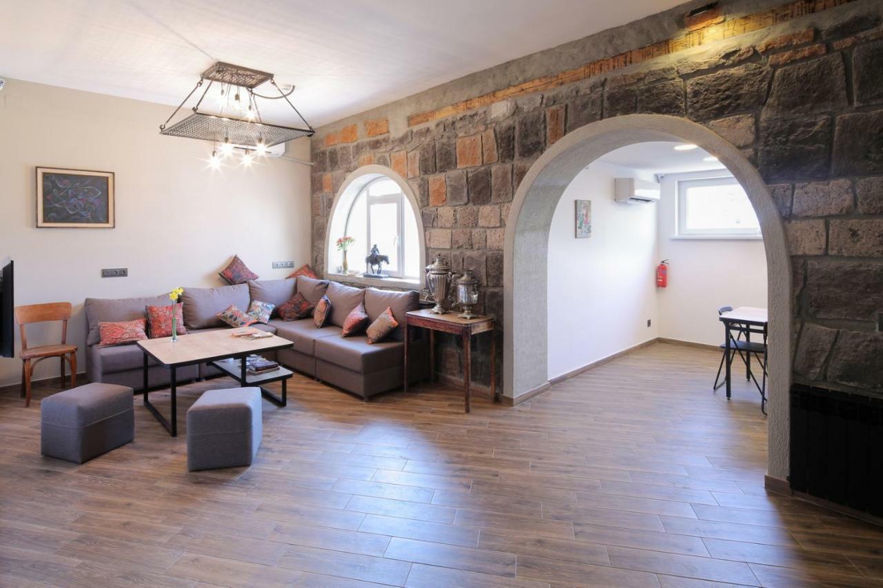 Highland Hostel エレバン エクステリア 写真